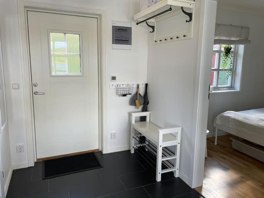 Mysig Stuga Med Sjoetomt, Naera Jaervsoebacken Exterior foto